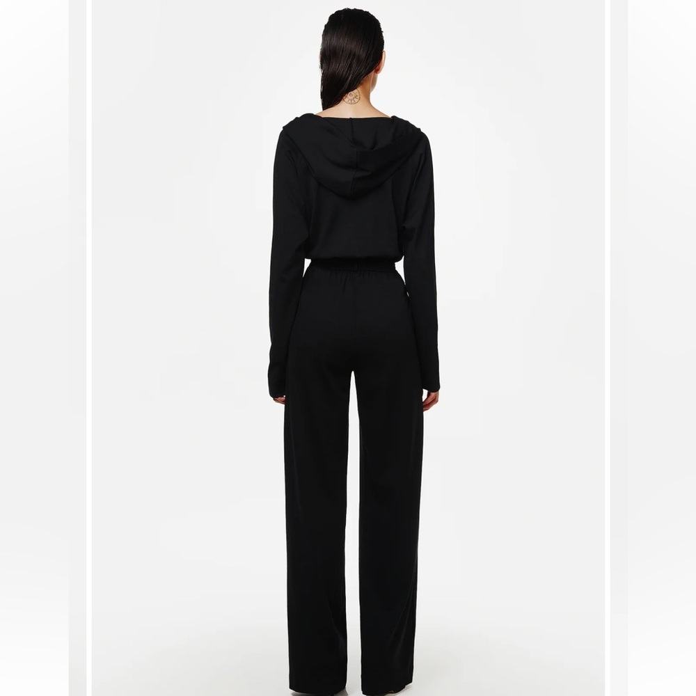 Elegant Black Jumpsuit with Wrap Top and Wide-Leg Design - Picture 4 of 6